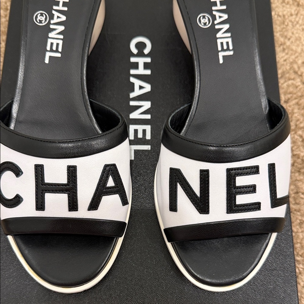 Chanel Iconic Logo Slides 37.5 Black White Leather With Box Authentic - Picture 5 of 12
